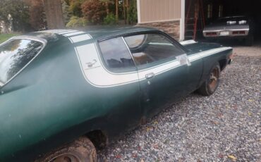 Plymouth-roadrunner-1974-green-10