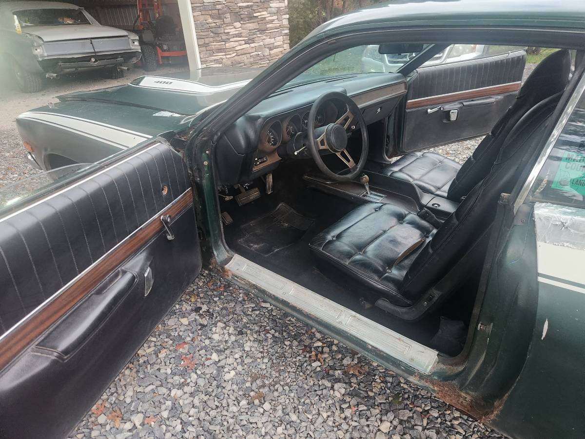 Plymouth-roadrunner-1974-green-16