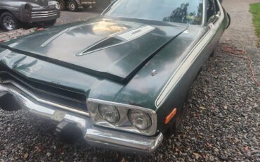 Plymouth-roadrunner-1974-green-2