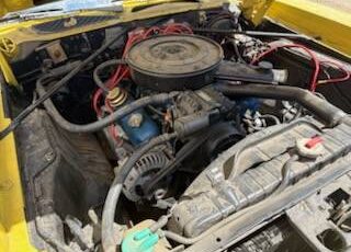 Plymouth-roadrunner-1974-yellow-5