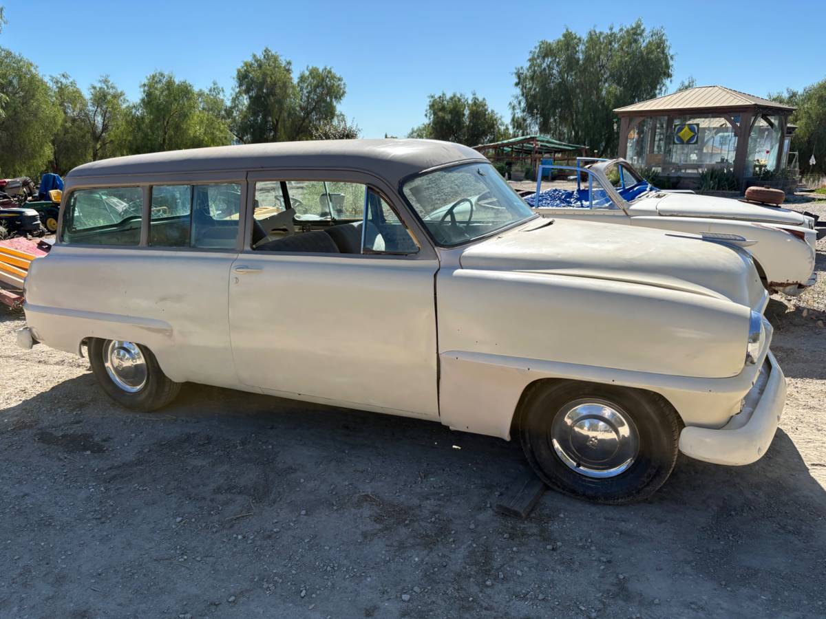 Plymouth-savoy-sauburban-1953-1