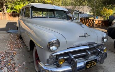 Plymouth-suburban-1952-grey-11