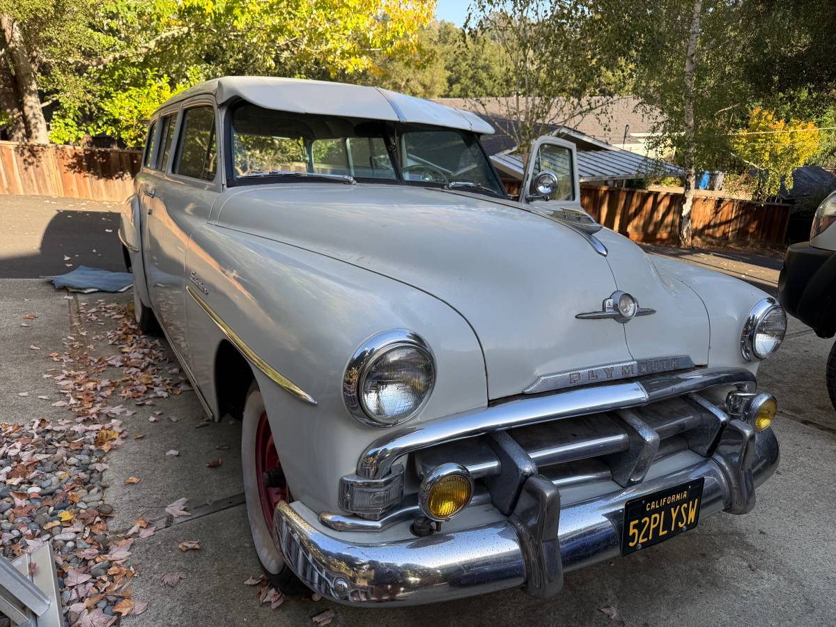 Plymouth-suburban-1952-grey-11