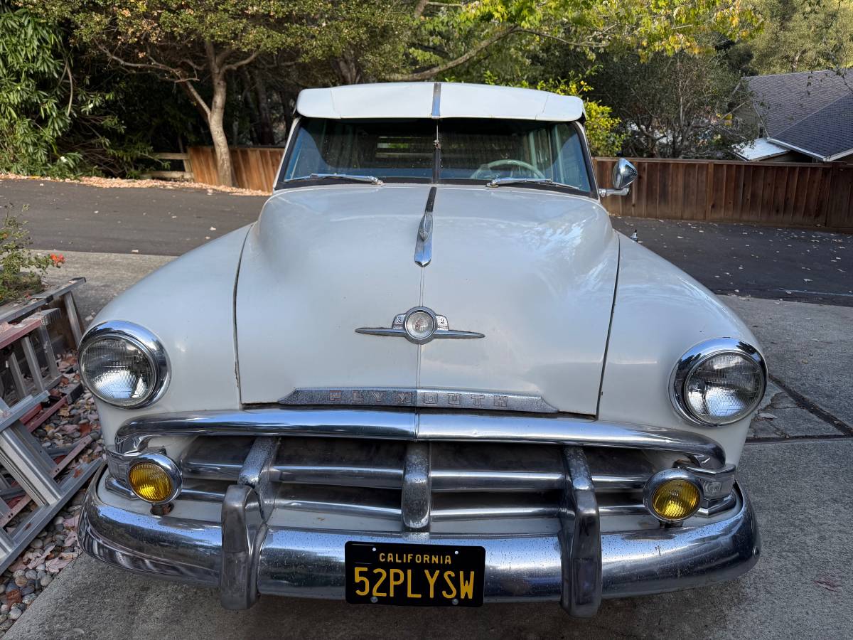 Plymouth-suburban-1952-grey-2