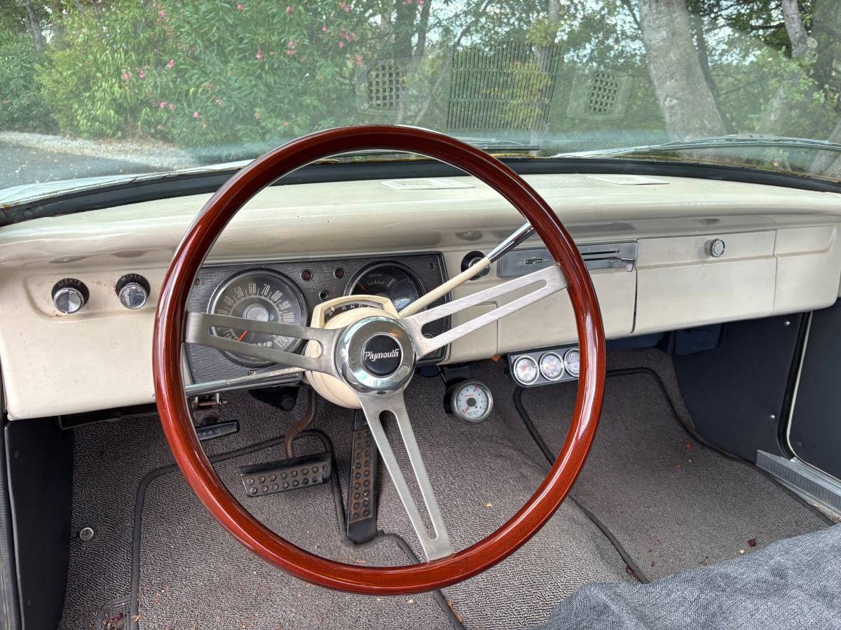 Plymouth-valiant-1965-white-10