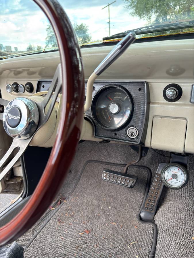 Plymouth-valiant-1965-white-12