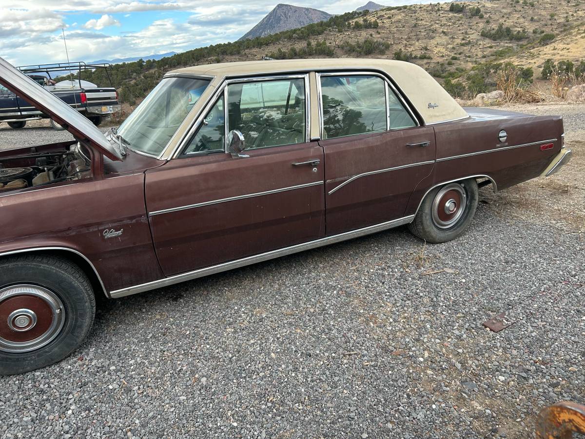 Plymouth-valiant-1974-brown