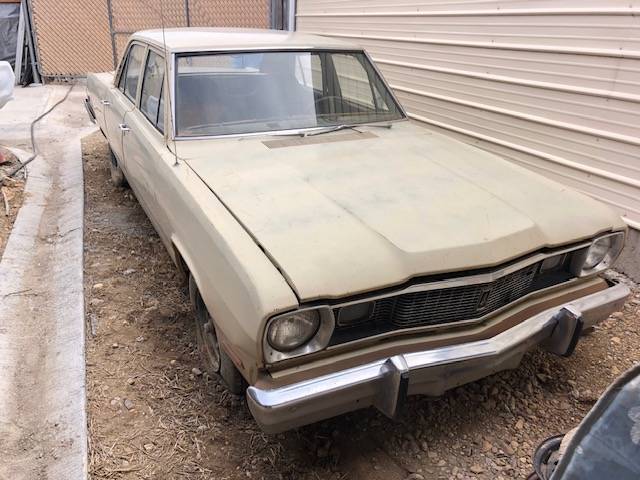 Plymouth-valiant-1974-white-2