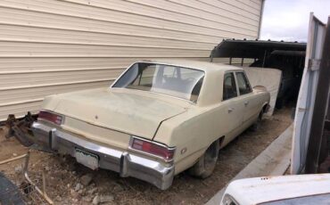 Plymouth-valiant-1974-white