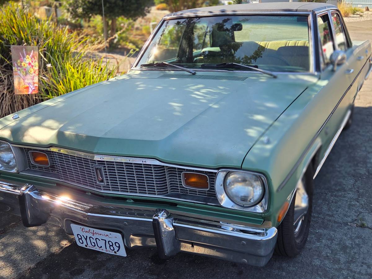 Plymouth-valiant-1975-green-2