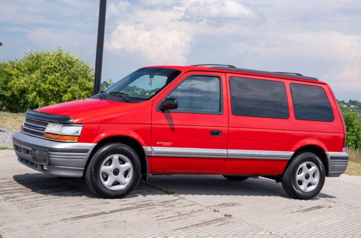 Plymouth-voyager-1995-red-2