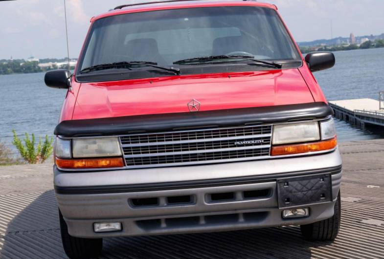 Plymouth-voyager-1995-red-3
