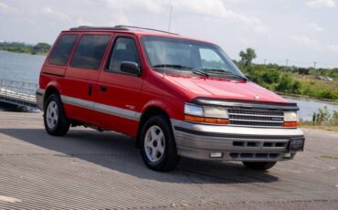 Plymouth-voyager-1995-red
