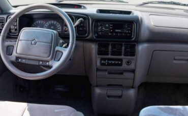 Plymouth-voyager-1995-red-4