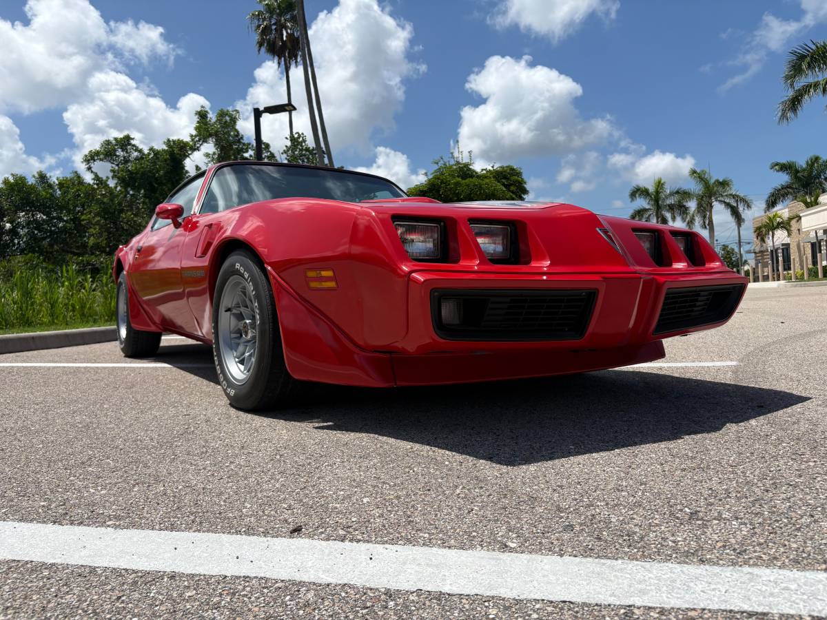 Pontiac-1979-red