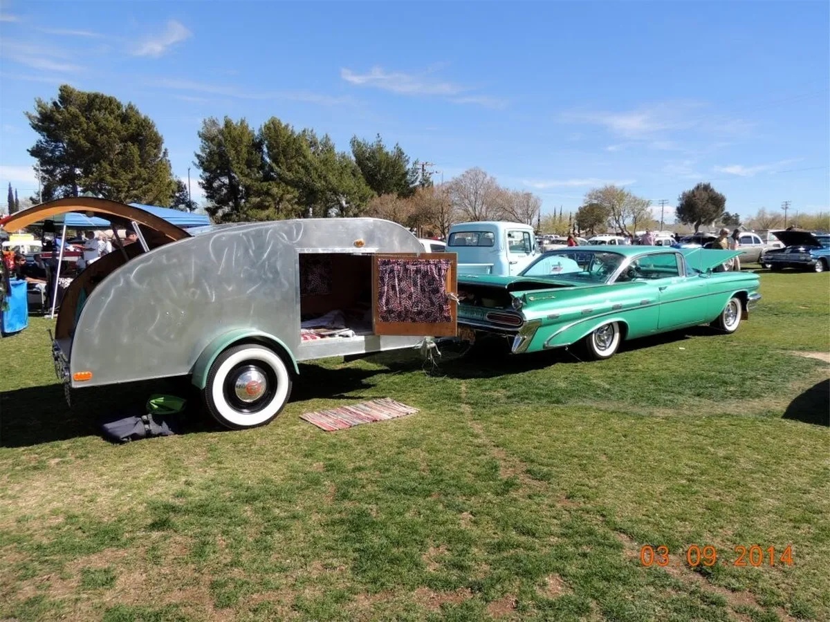 Pontiac-Bonneville-1959-Jade-Mist-Metallic-Tri-Color-Green-1