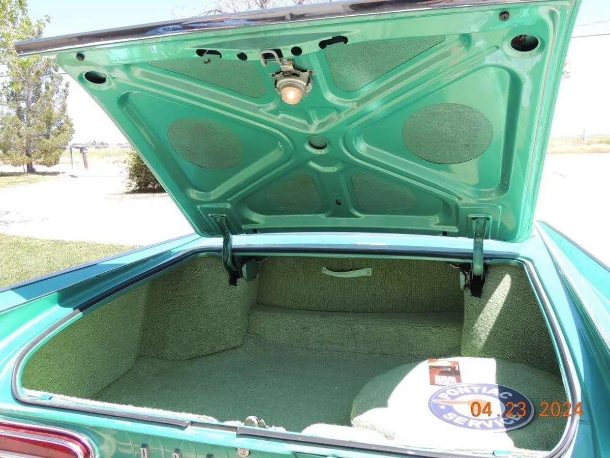 Pontiac-Bonneville-1959-Jade-Mist-Metallic-Tri-Color-Green-2