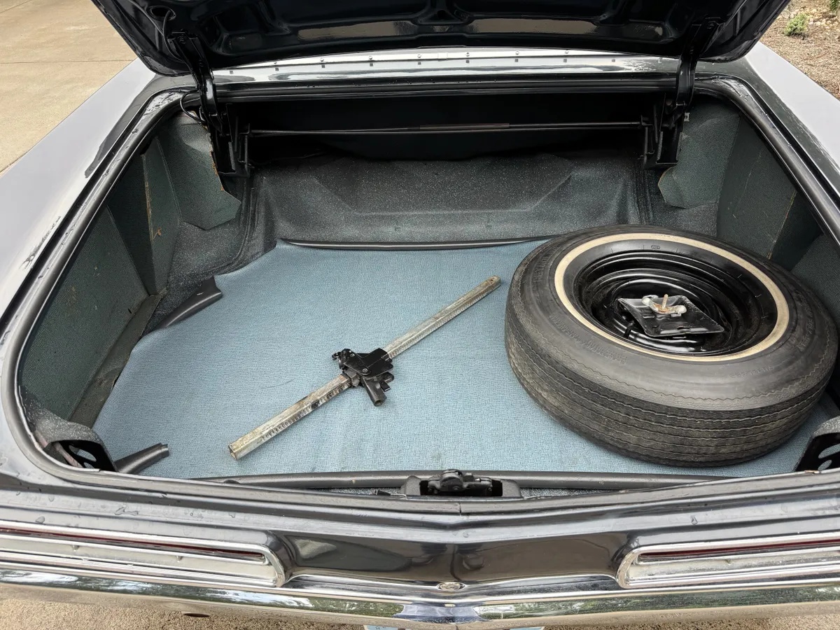 Pontiac-Bonneville-1966-Blue-Charcoal-Black-3