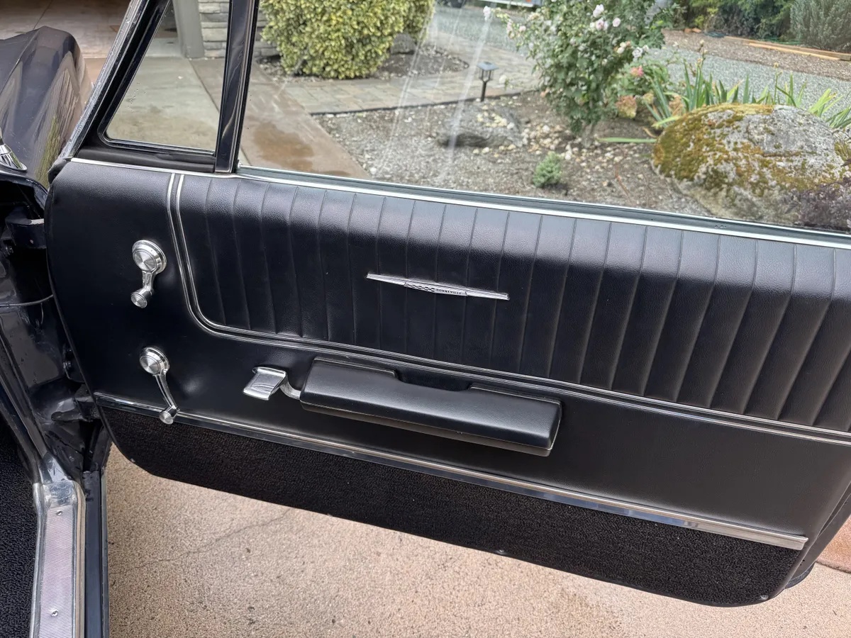 Pontiac-Bonneville-1966-Blue-Charcoal-Black-6
