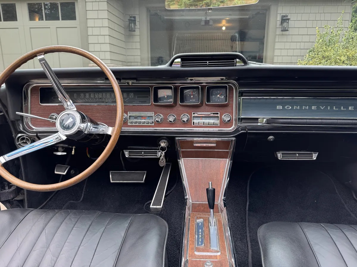 Pontiac-Bonneville-1966-Blue-Charcoal-Black-8
