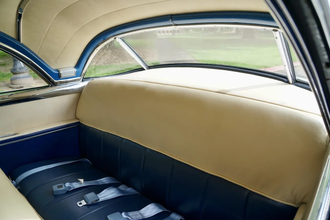 Pontiac-Catalina-1951-White-Blue-1