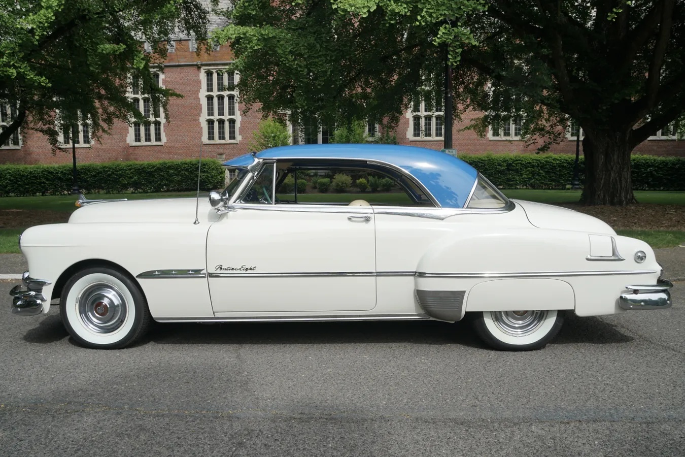Pontiac-Catalina-1951-White-Blue-10