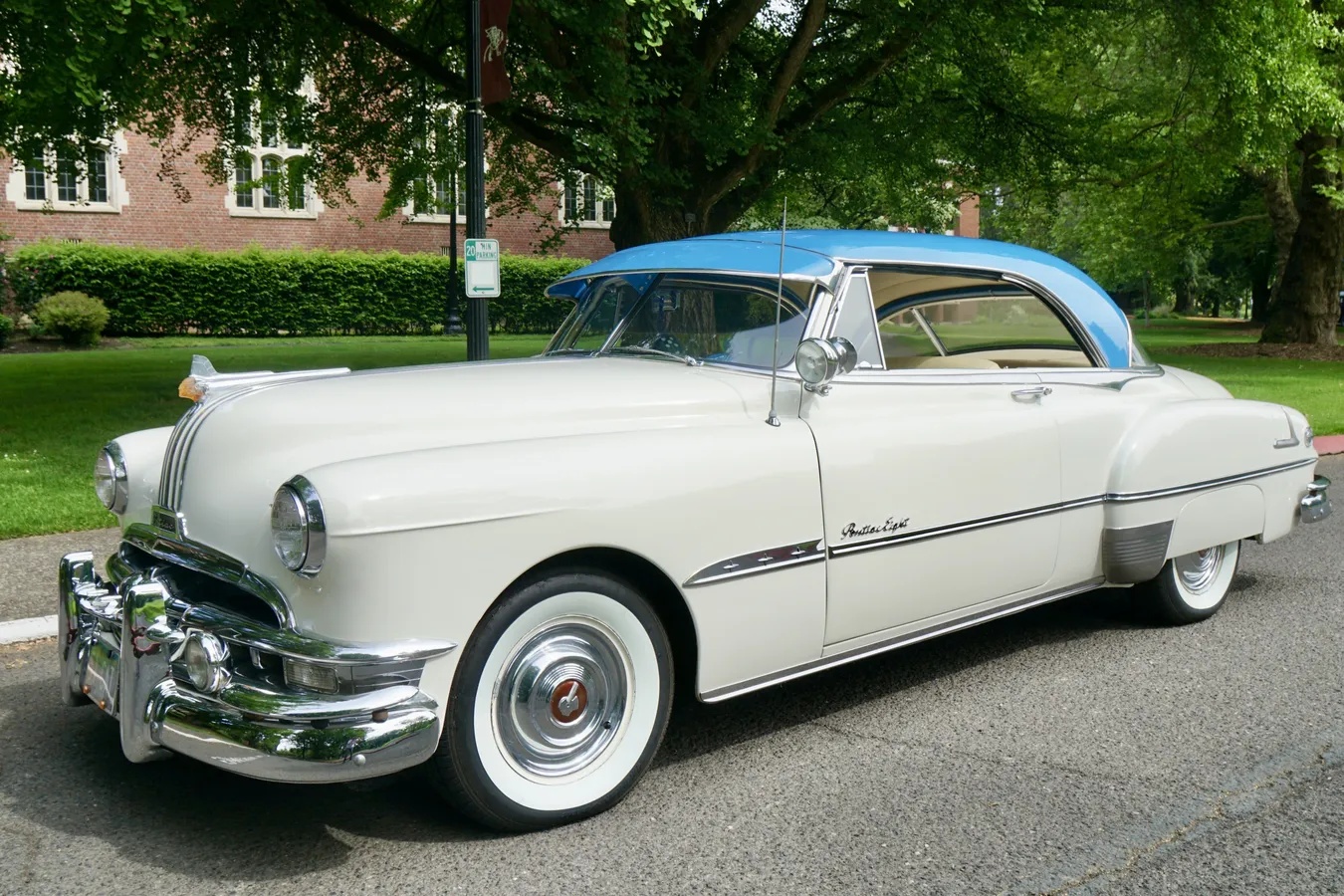 Pontiac-Catalina-1951-White-Blue-11