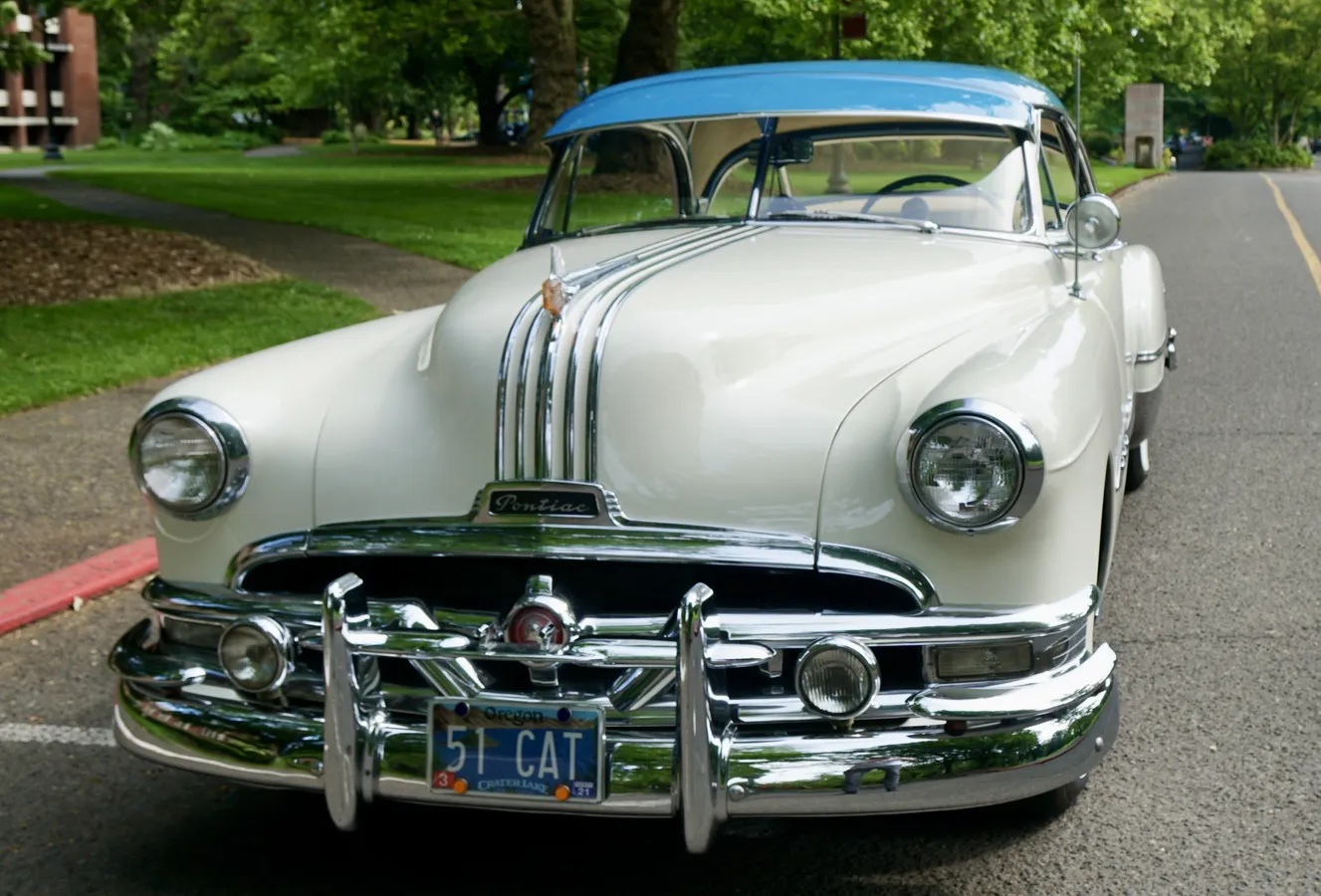 Pontiac-Catalina-1951-White-Blue-12