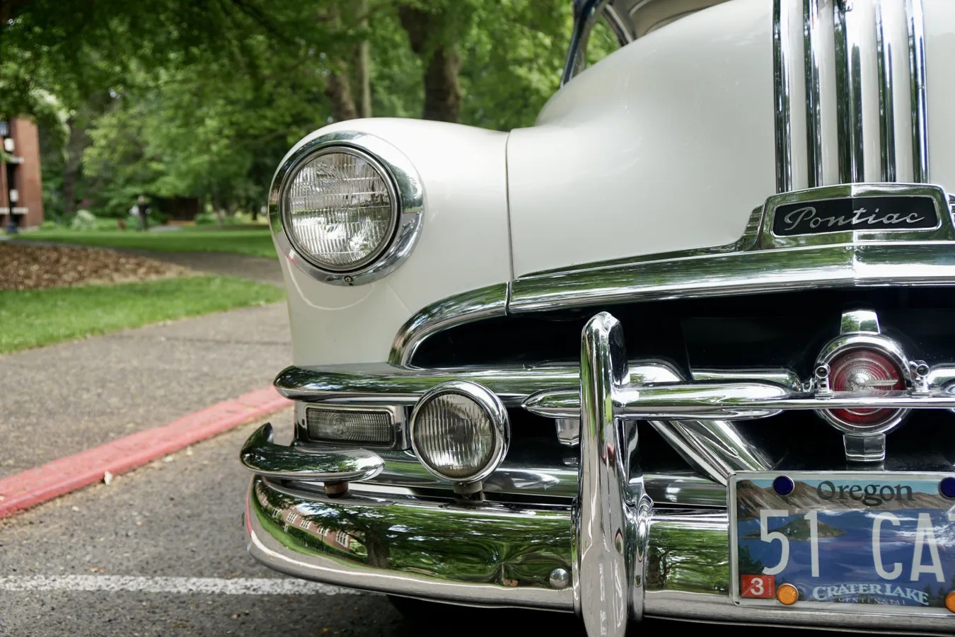 Pontiac-Catalina-1951-White-Blue-14