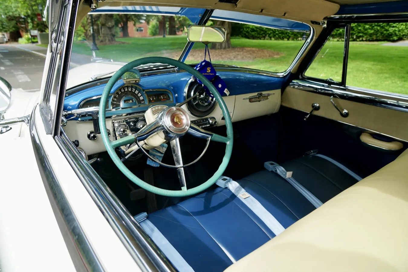 Pontiac-Catalina-1951-White-Blue-16