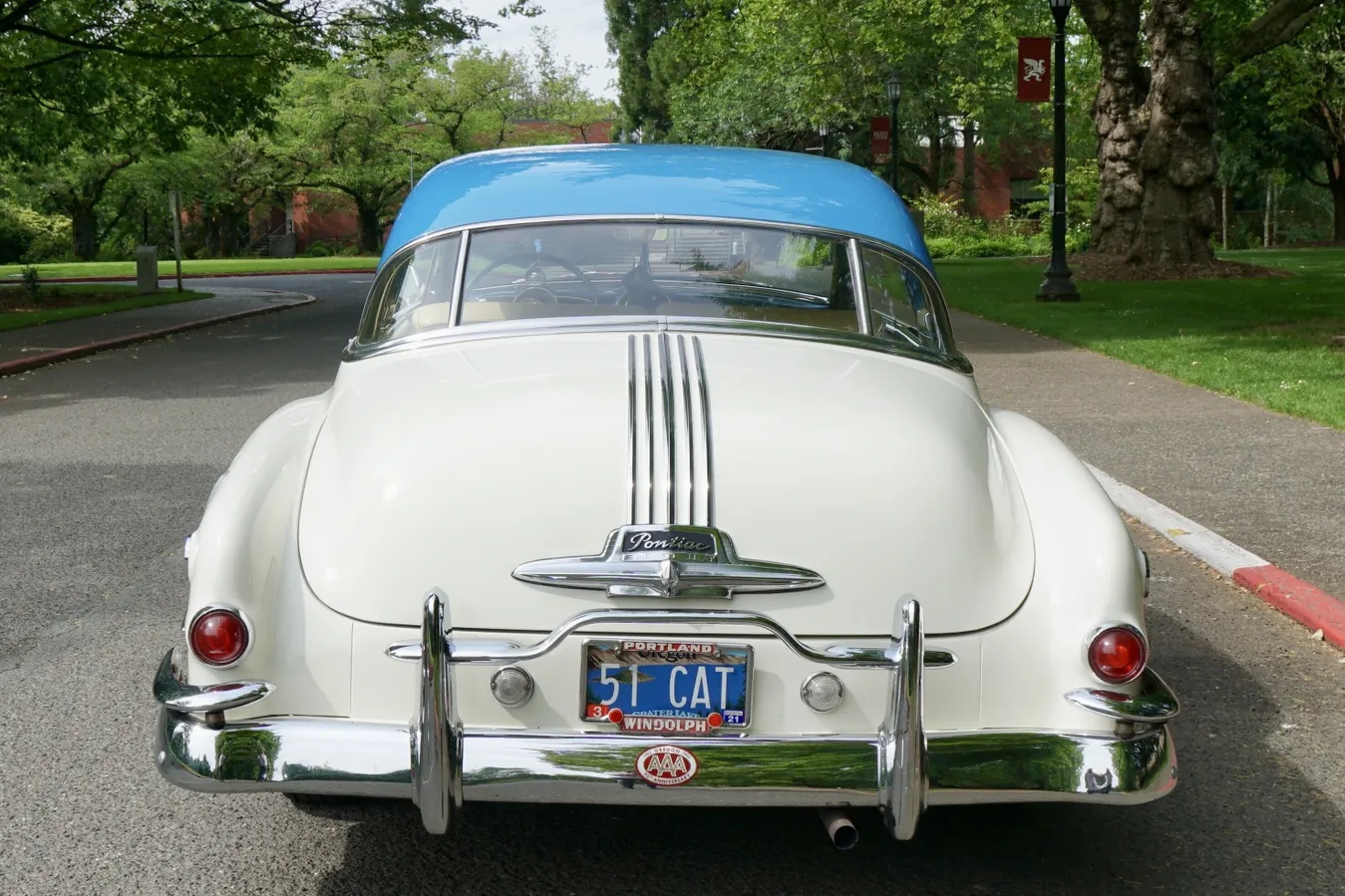 Pontiac-Catalina-1951-White-Blue-5
