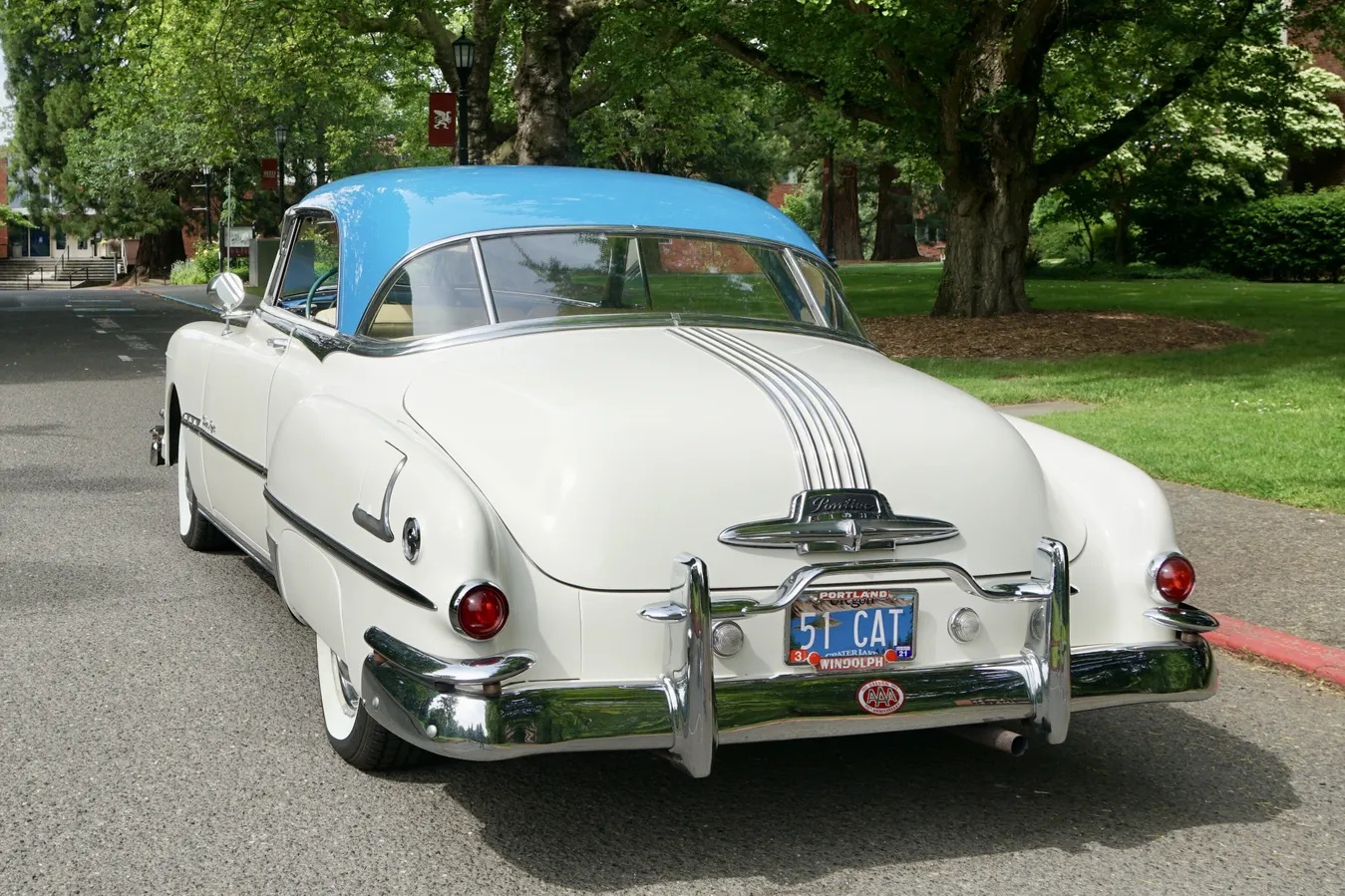 Pontiac-Catalina-1951-White-Blue-6