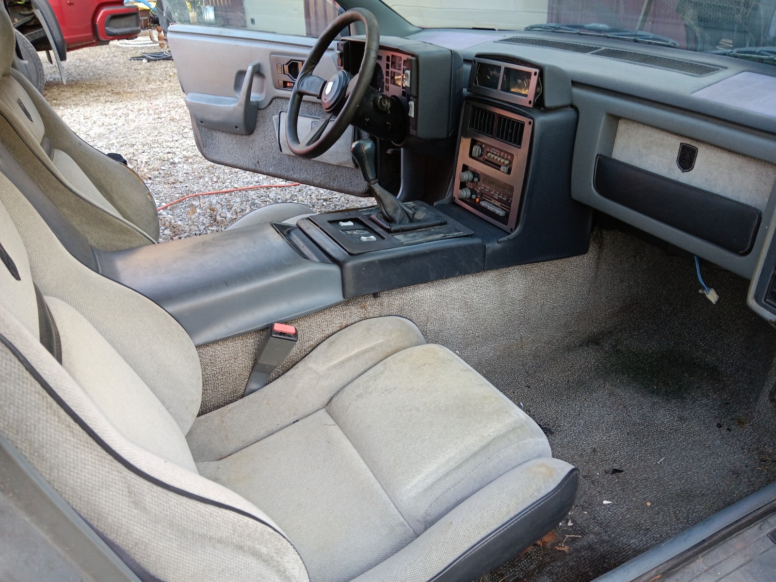 Pontiac-Fiero-1987-Coupe-7