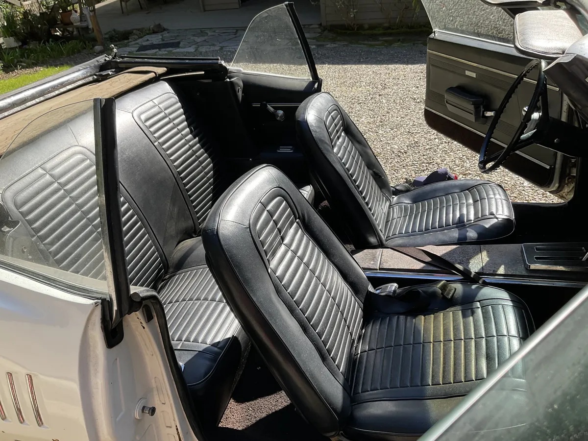 Pontiac-Firebird-1968-White-Black-2