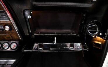 Pontiac-Firebird-1968-White-Red-Deluxe-11