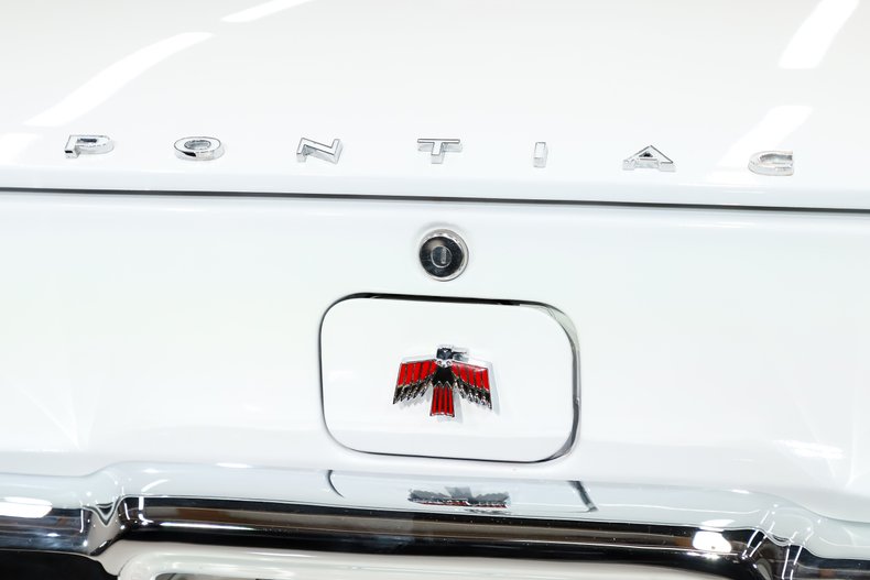 Pontiac-Firebird-1968-White-Red-Deluxe-2