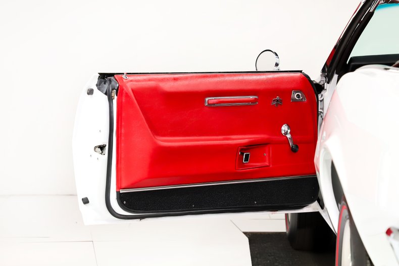Pontiac-Firebird-1968-White-Red-Deluxe-24