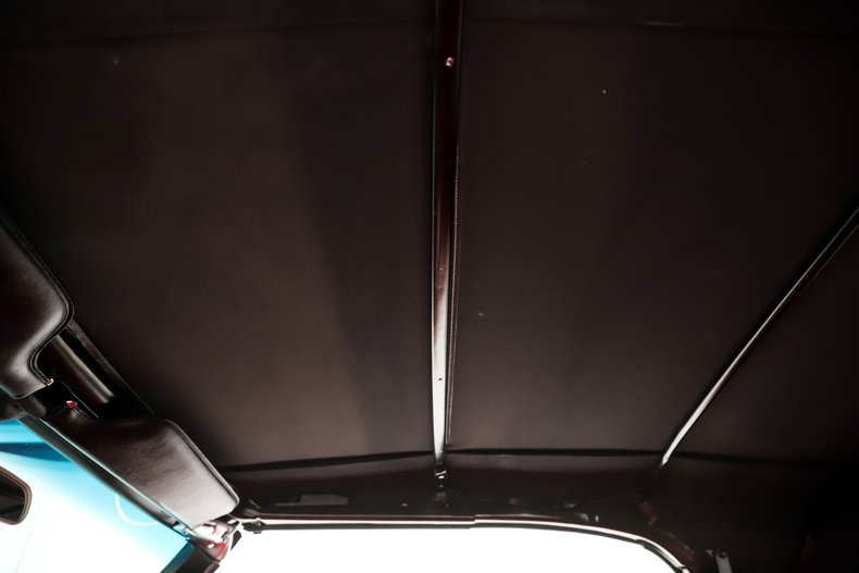 Pontiac-Firebird-1968-White-Red-Deluxe-3