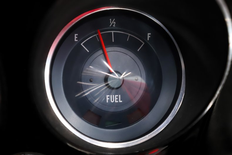 Pontiac-Firebird-1968-White-Red-Deluxe-31