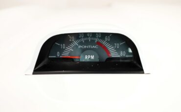 Pontiac-Firebird-1968-White-Red-Deluxe-32