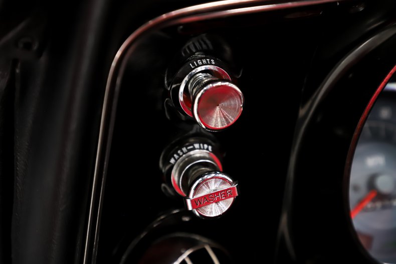 Pontiac-Firebird-1968-White-Red-Deluxe-34