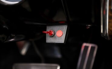 Pontiac-Firebird-1968-White-Red-Deluxe-35