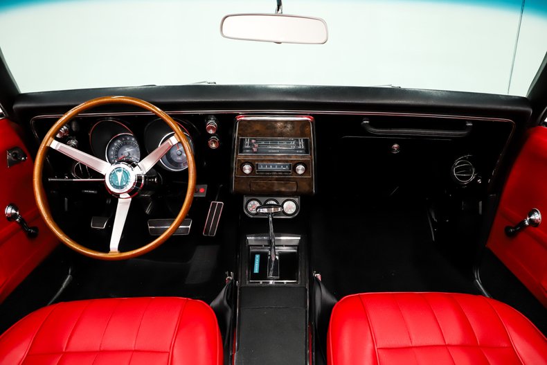 Pontiac-Firebird-1968-White-Red-Deluxe-37