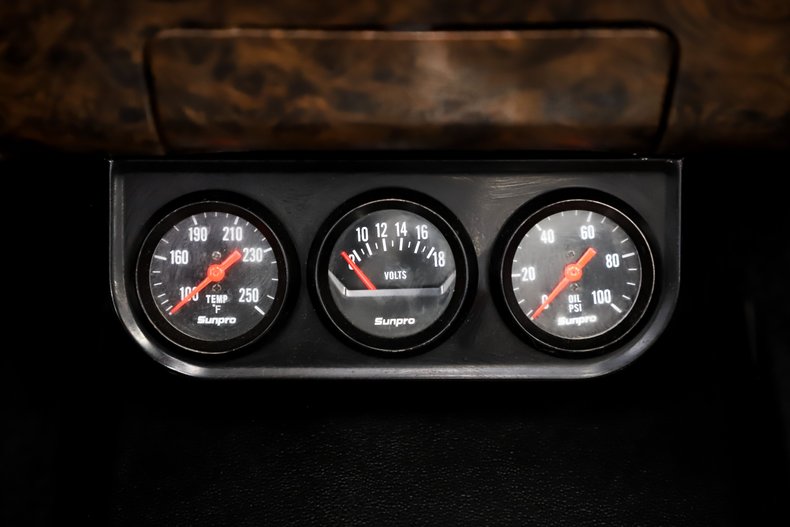 Pontiac-Firebird-1968-White-Red-Deluxe-39