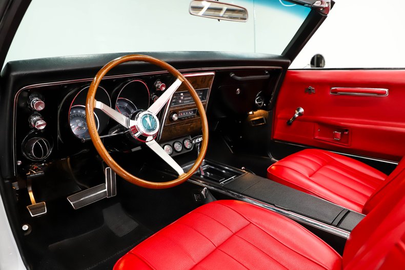 Pontiac-Firebird-1968-White-Red-Deluxe-42