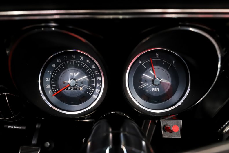 Pontiac-Firebird-1968-White-Red-Deluxe-44