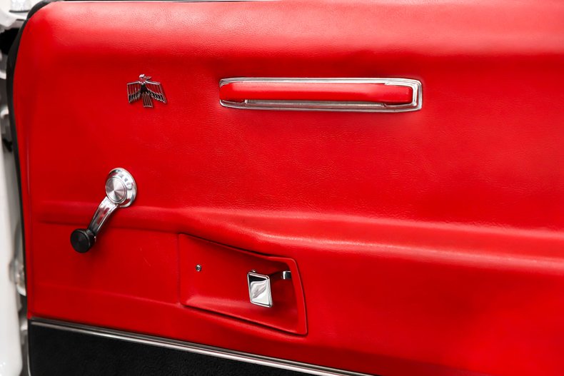 Pontiac-Firebird-1968-White-Red-Deluxe-9