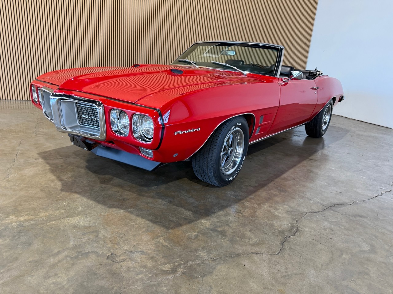 Pontiac-Firebird-1969-Classic-Car-1