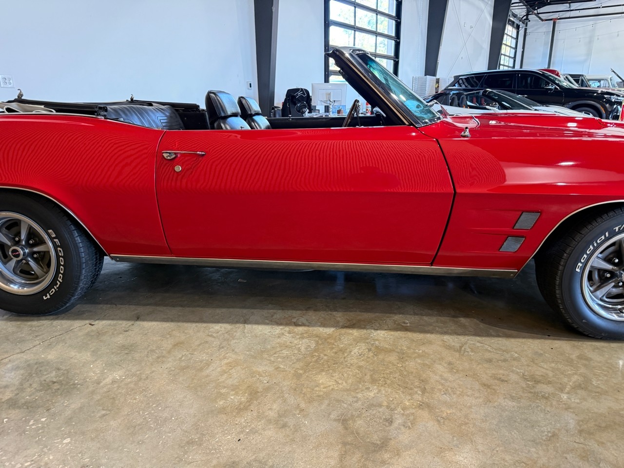 Pontiac-Firebird-1969-Classic-Car-10