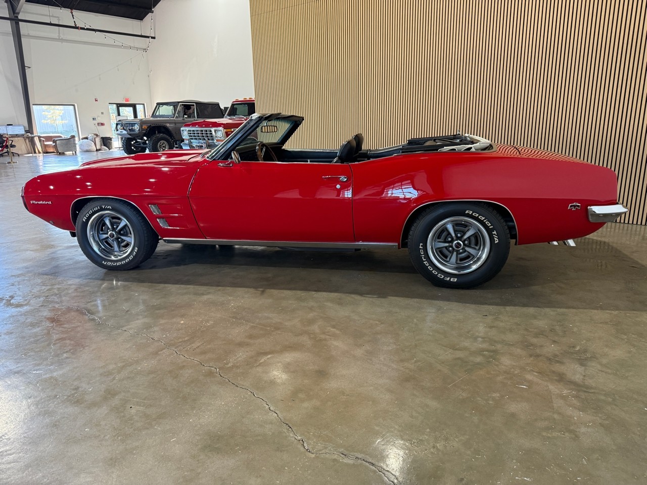 Pontiac-Firebird-1969-Classic-Car-15